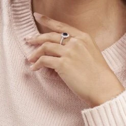 Bague Vladimir Or Blanc Saphir Et Diamant 13 Bague Vladimir Or Blanc Saphir Et Diamant -Garmin Soldes B3DFBSB499 model1