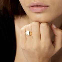 Chevalière Carree Diamantee Soleil Or Jaune 8 Chevalière Carree Diamantee Soleil Or Jaune -Garmin Soldes B3HMJW0121 model0