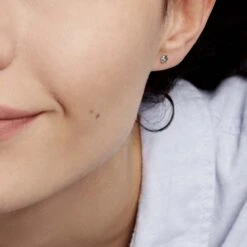 Boucles D'oreilles Puces Daria Serti Griffe 3 Or Jaune Oxyde -Garmin Soldes B3OFJTB017 model0