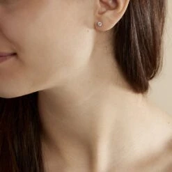 Boucles D'oreilles Puces 4 Griffes Or Blanc Diamant Synthetique -Garmin Soldes B7OFBJW013 model0