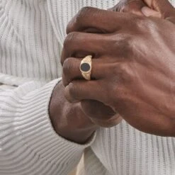 Chevalière Plaqué Or Jaune Azarel Email Noir 13 Chevalière Plaqué Or Jaune Azarel Email Noir -Garmin Soldes FQHHJWN007 model1